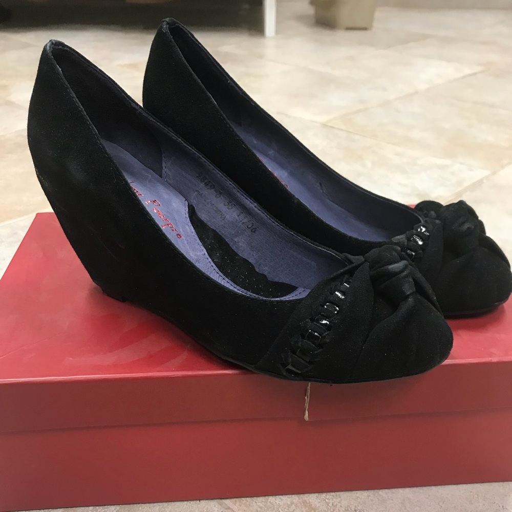 Couleur Pourpre Black Suede Wedge Shoes